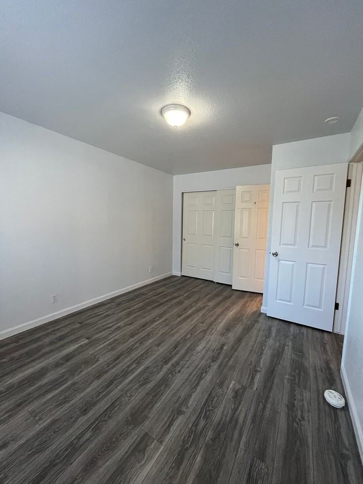 415 W J St - Photo 7 of 27