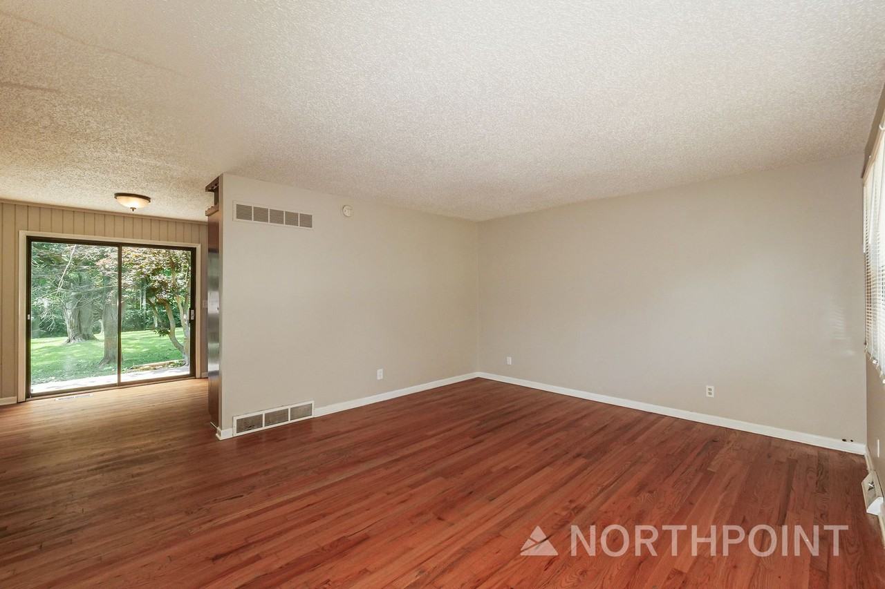 1709 Berry Rd - Photo 2 of 16
