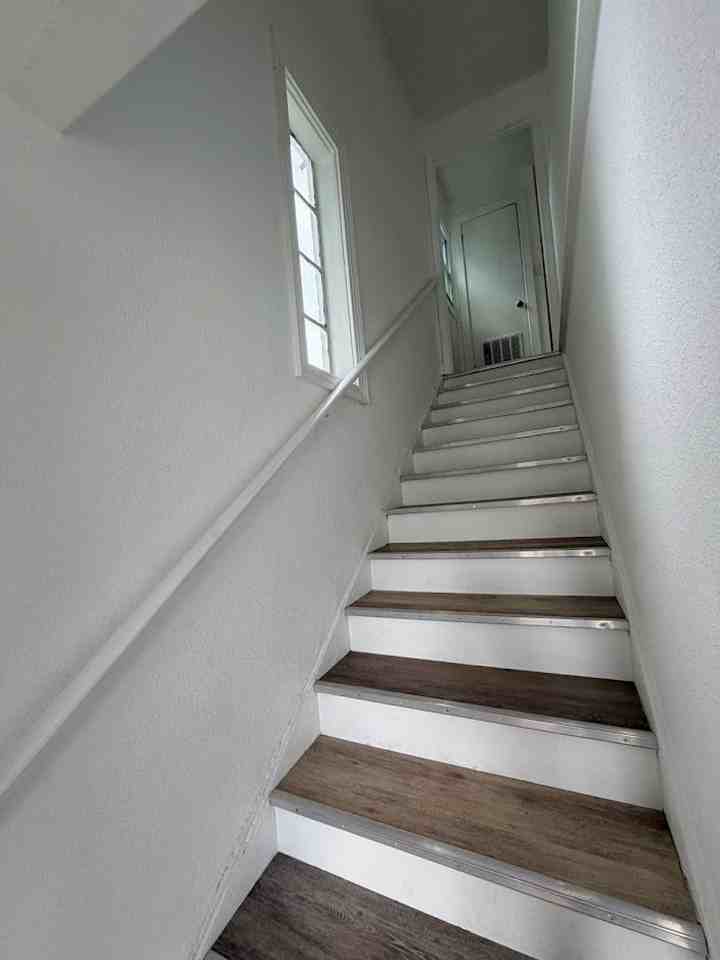 4 302.5 S. 12th Street- #4 - Photo 3 of 11