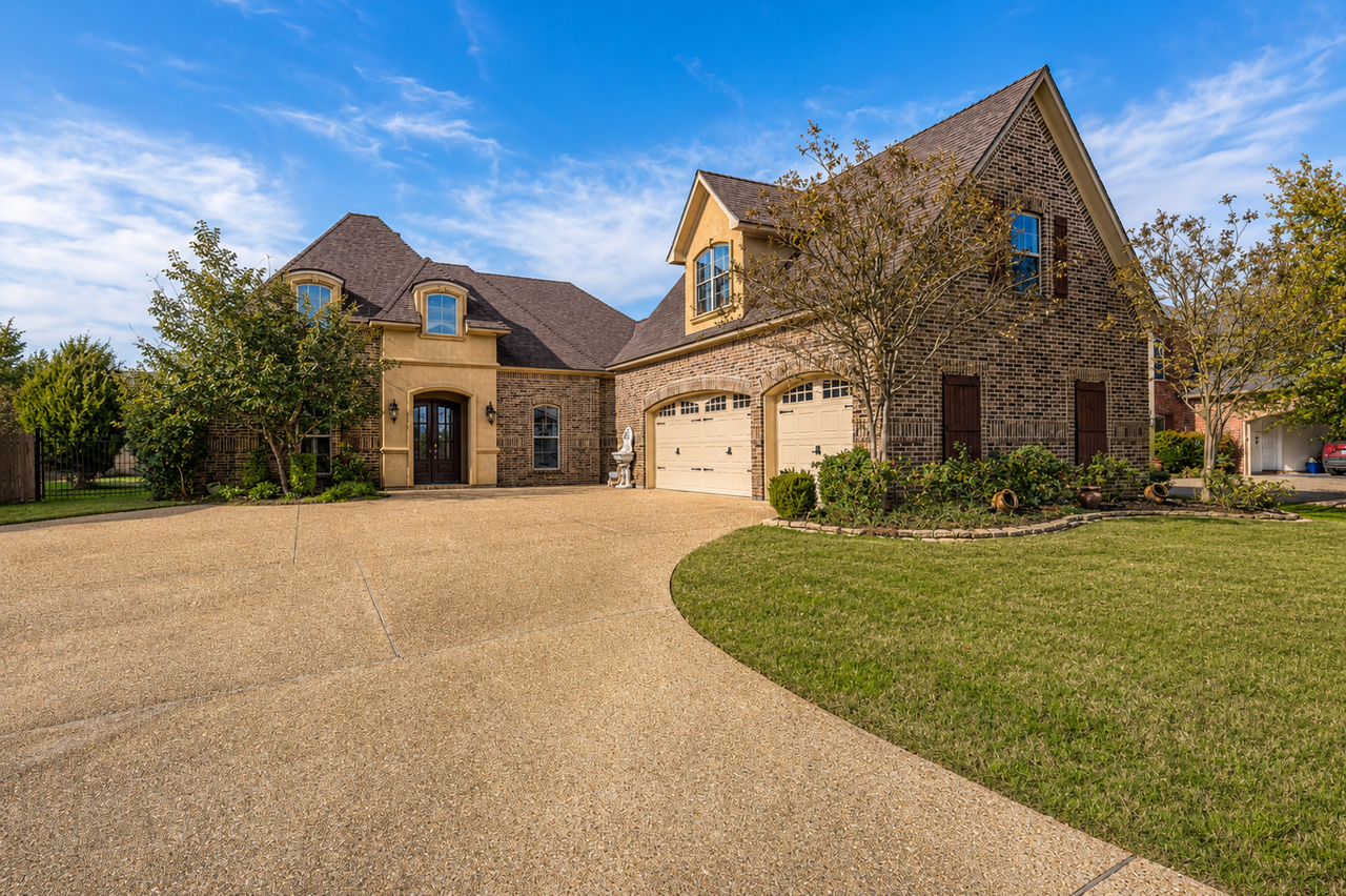 9572 Rochel Dr - Photo 2 of 50