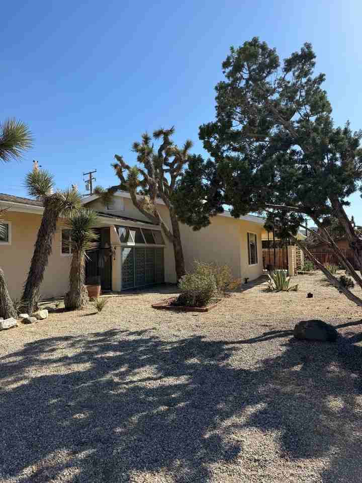 56615 Bonanza Dr - Photo 2 of 35