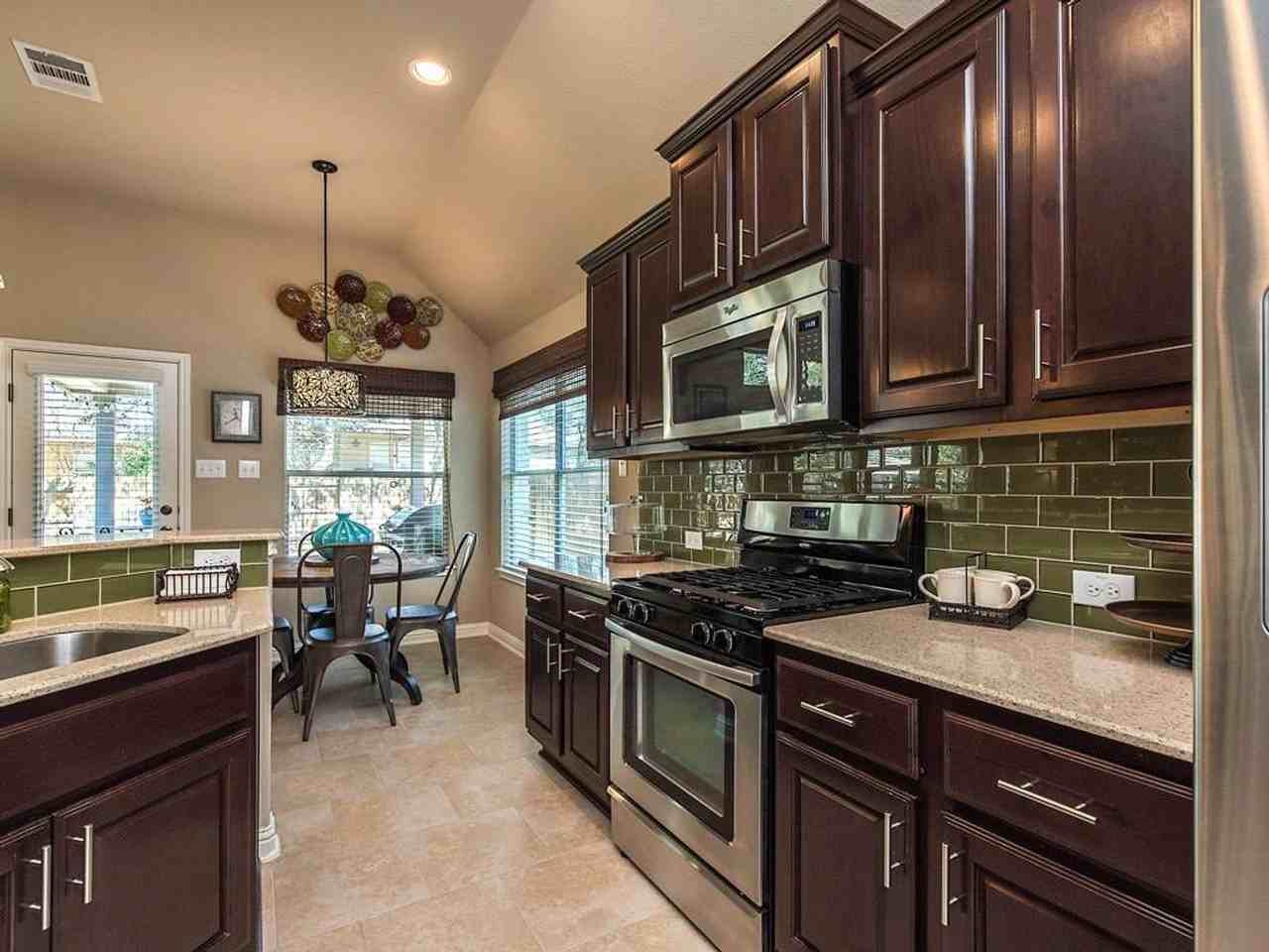 339 Atlanta Park Dr - Photo 4 of 30
