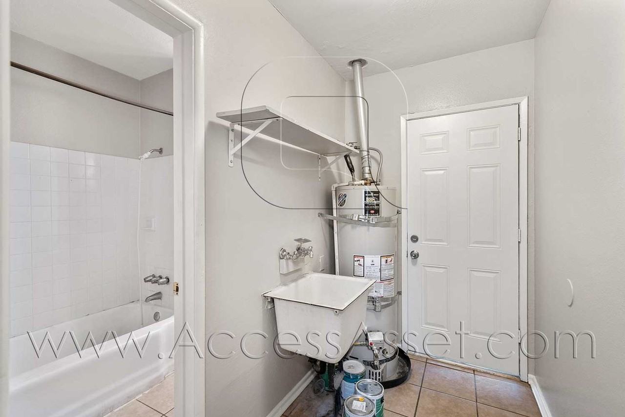 207 E Graham Ave #B - Photo 4 of 21