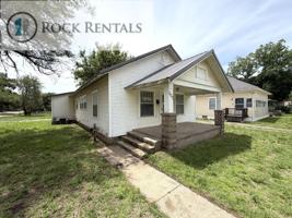 featured image of 601 W 8th Ave