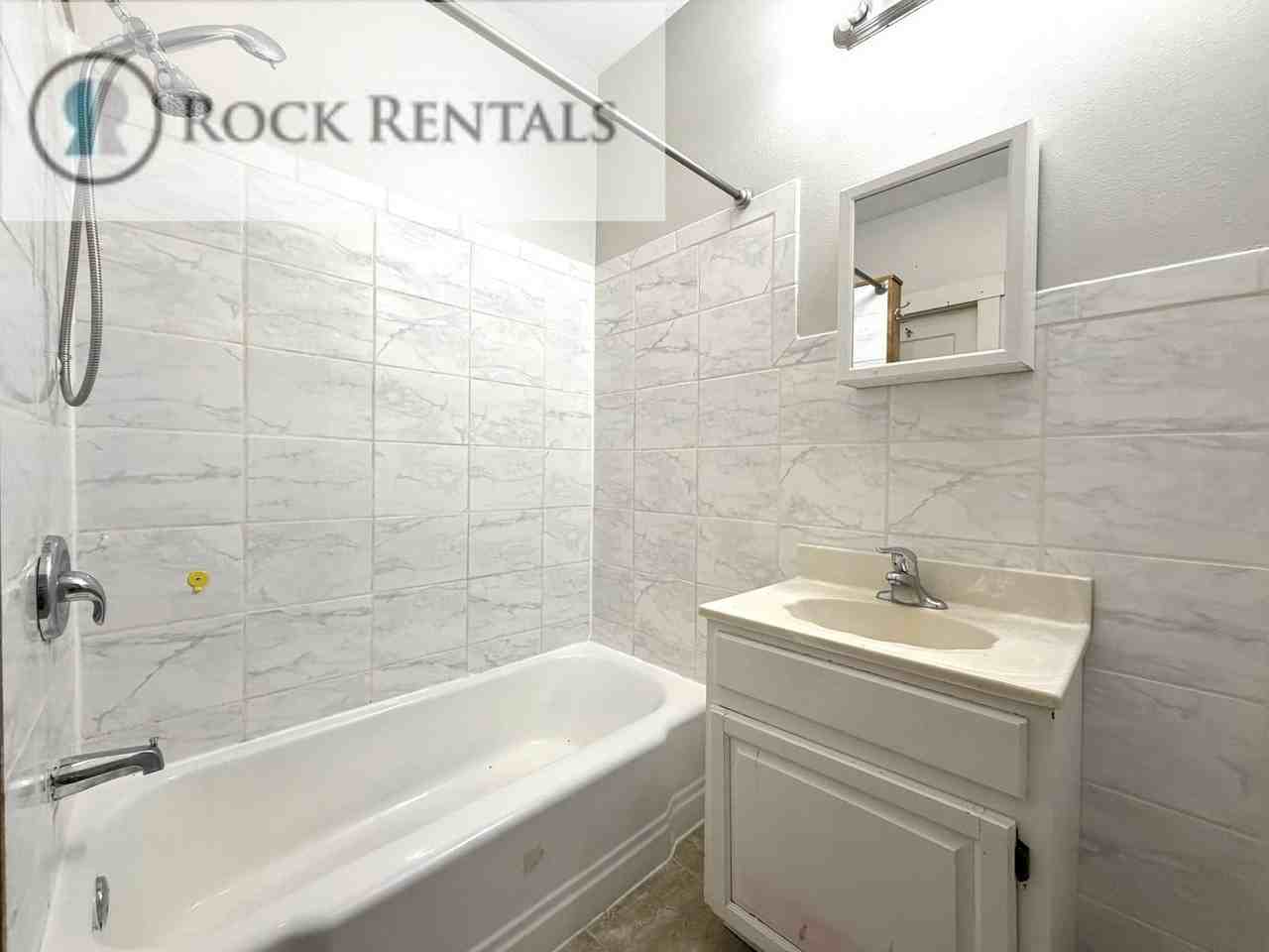 601 W 8th Ave - Photo 4 of 11