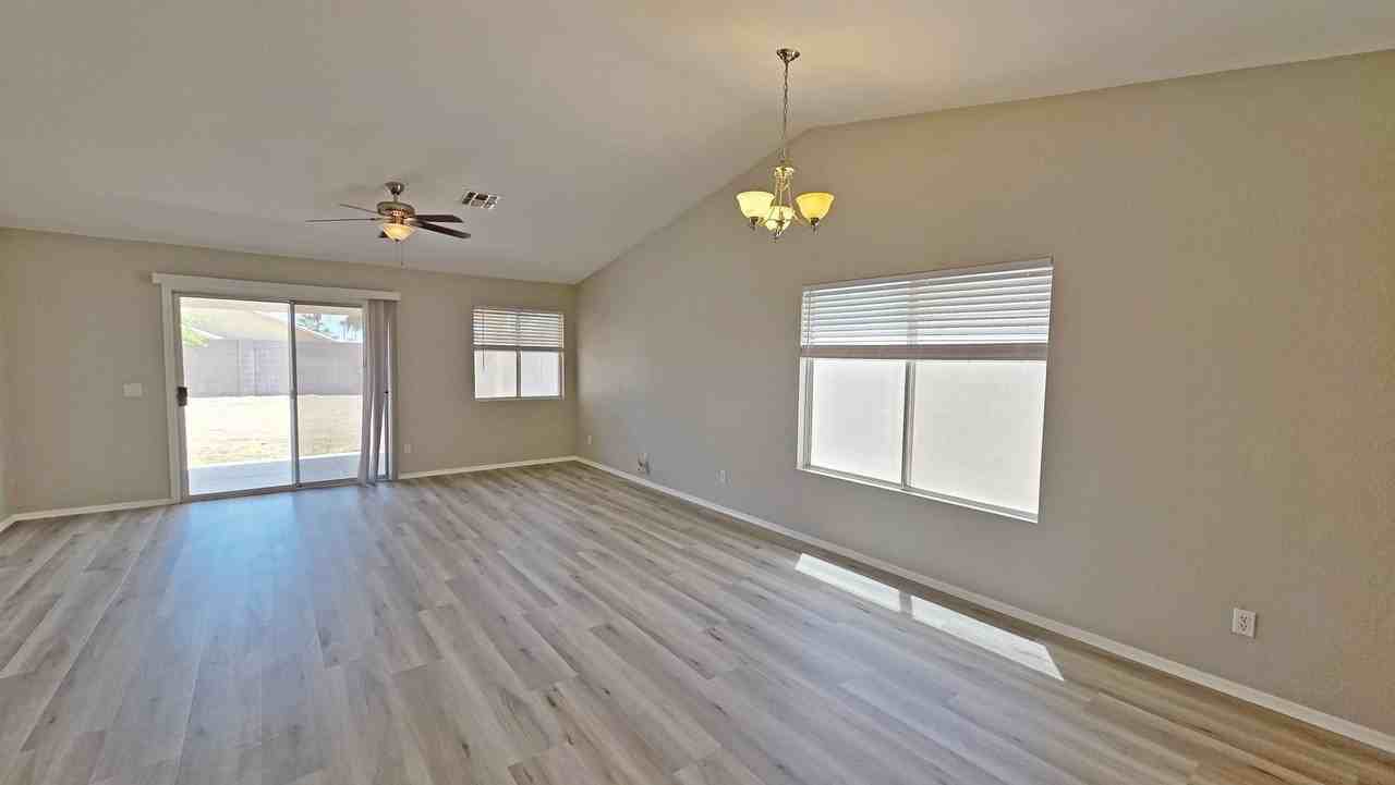 16197 W Washington St - Photo 5 of 19