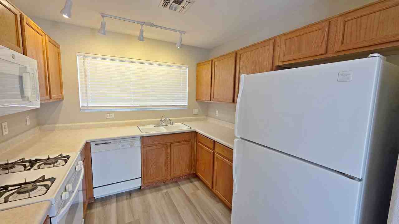 16197 W Washington St - Photo 7 of 19