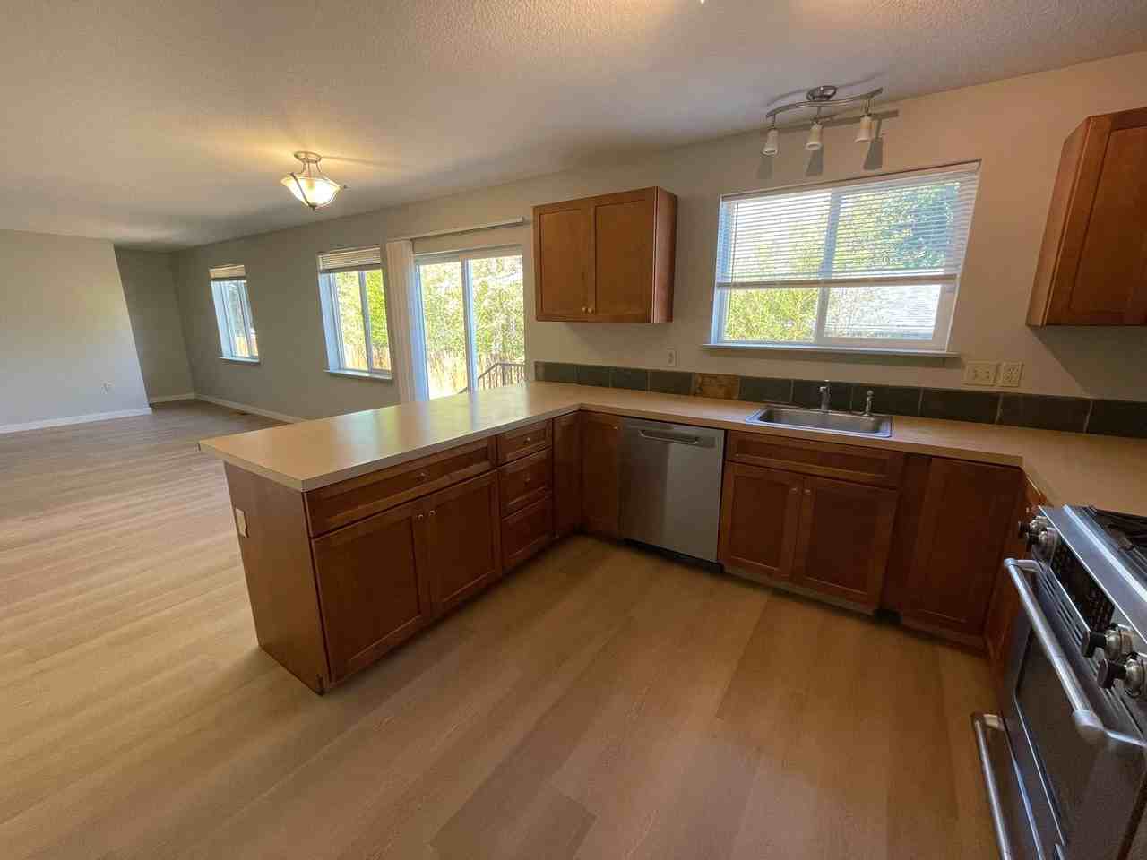 5011 N Syracuse St #B - Photo 3 of 25