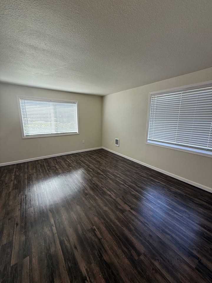 625 Township Street - Photo 2 of 14