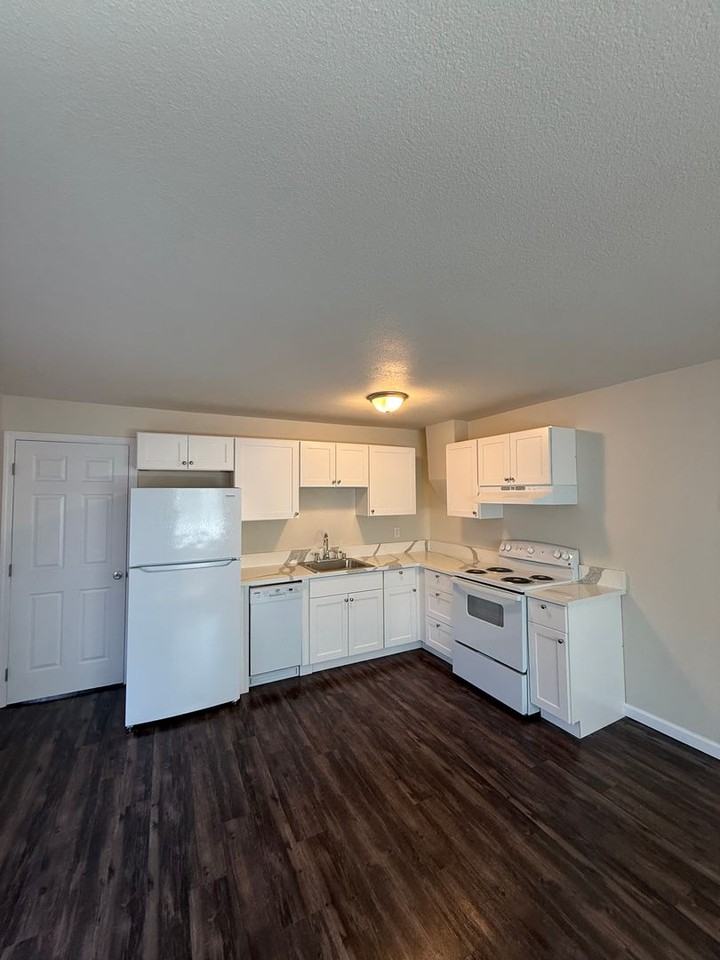 625 Township Street - Photo 3 of 14