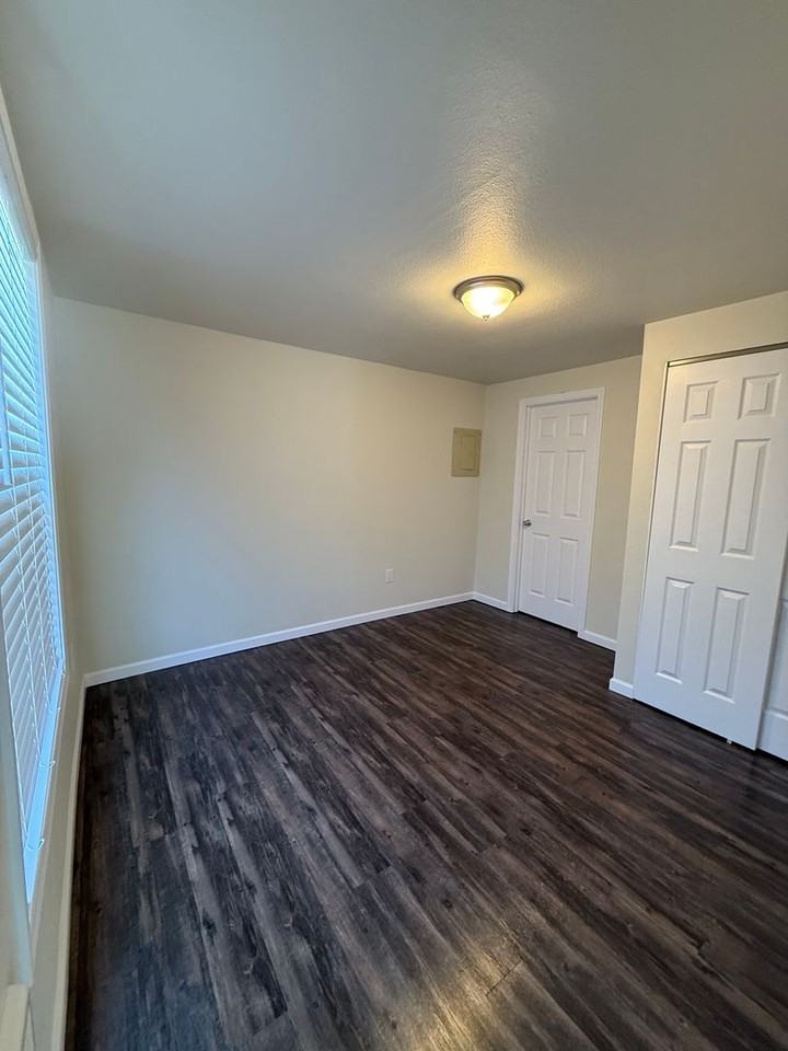 625 Township Street - Photo 4 of 14