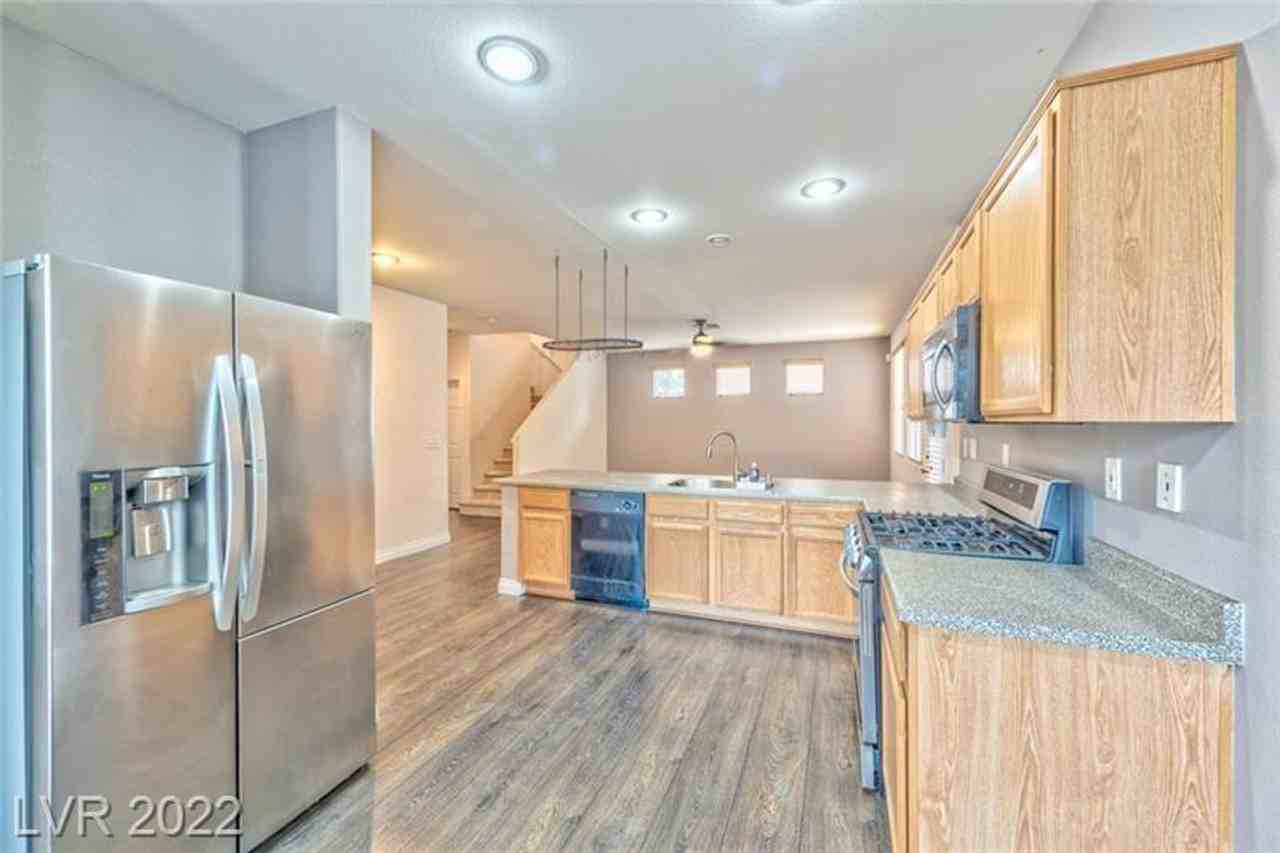9501 Wooded Heights Ave - Photo 4 of 17