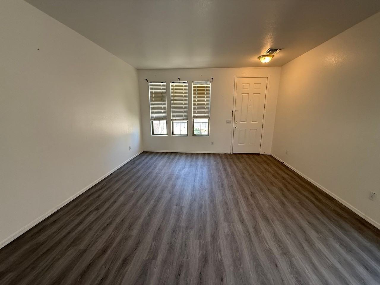 3102 W Belle Ave - Photo 3 of 13