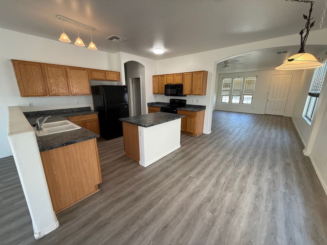 3102 W Belle Ave - Photo 5 of 13