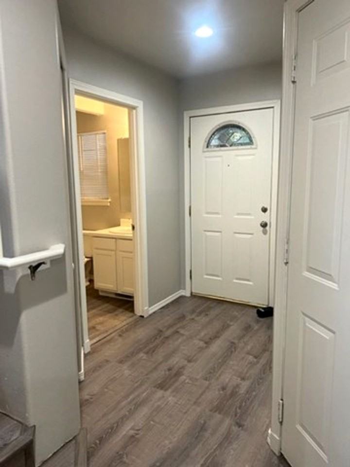 1008 Sunset Blvd Ne #B - Photo 2 of 27