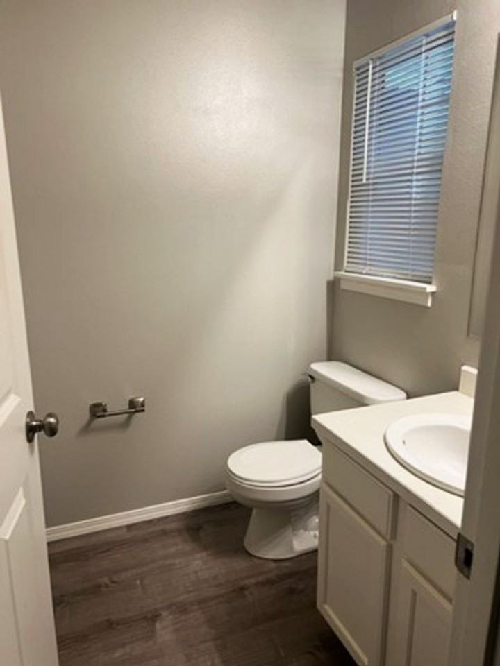 1008 Sunset Blvd Ne #B - Photo 3 of 27
