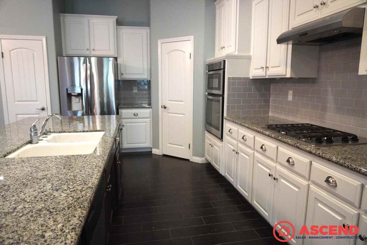 8409 Alonso Ct - Photo 2 of 17