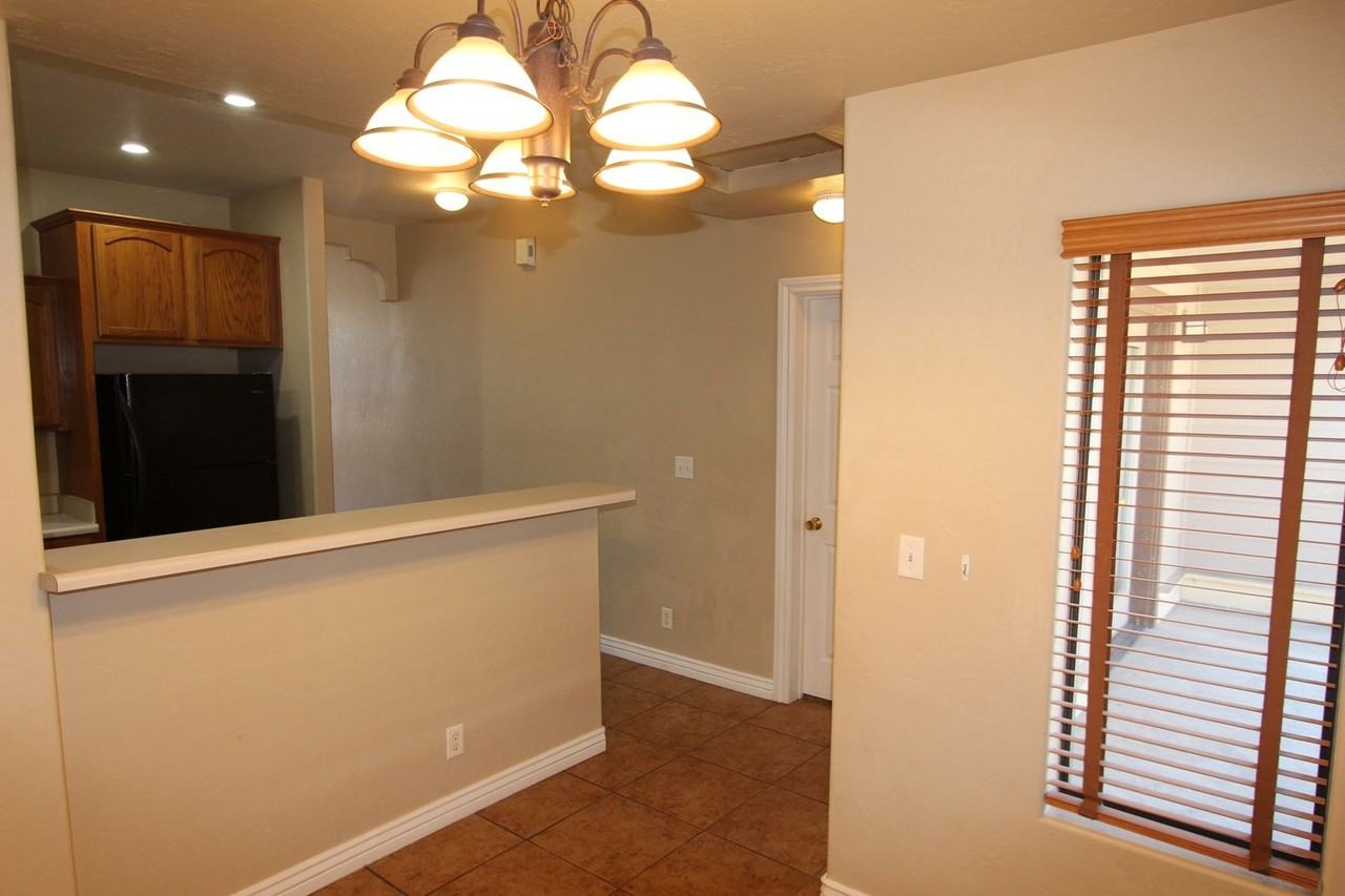 1535 E Payton Way - Photo 2 of 32