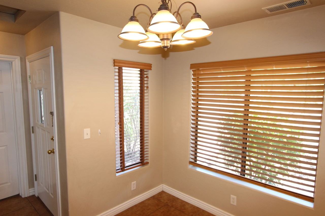 1535 E Payton Way - Photo 4 of 32