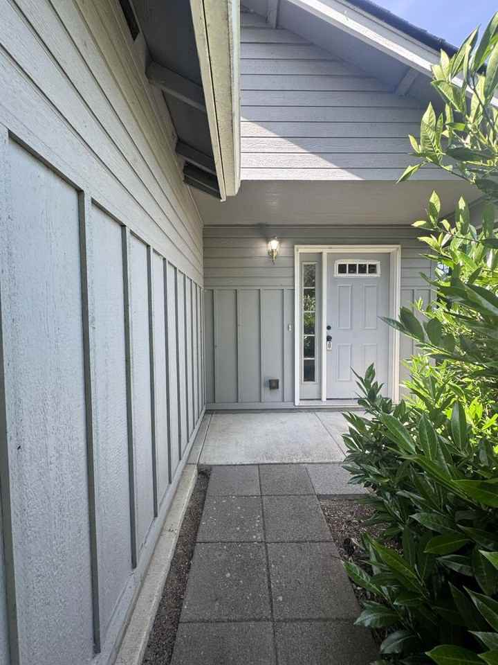 543 Hanover St - Photo 3 of 17