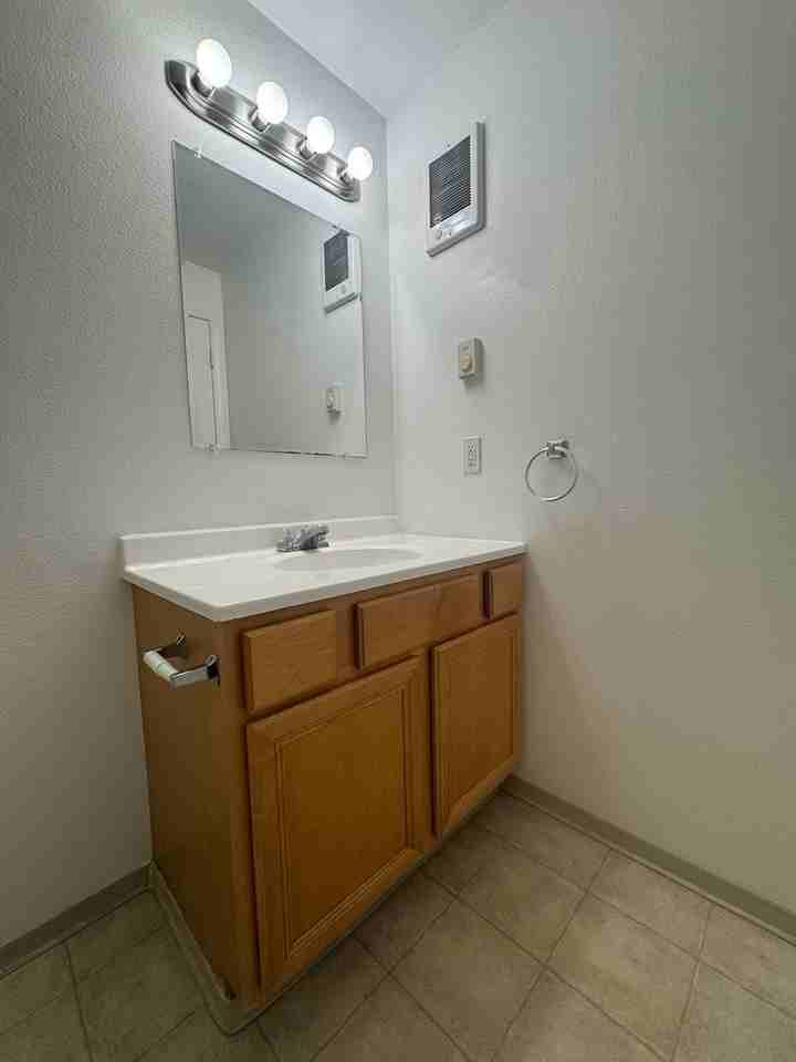 543 Hanover St - Photo 7 of 17