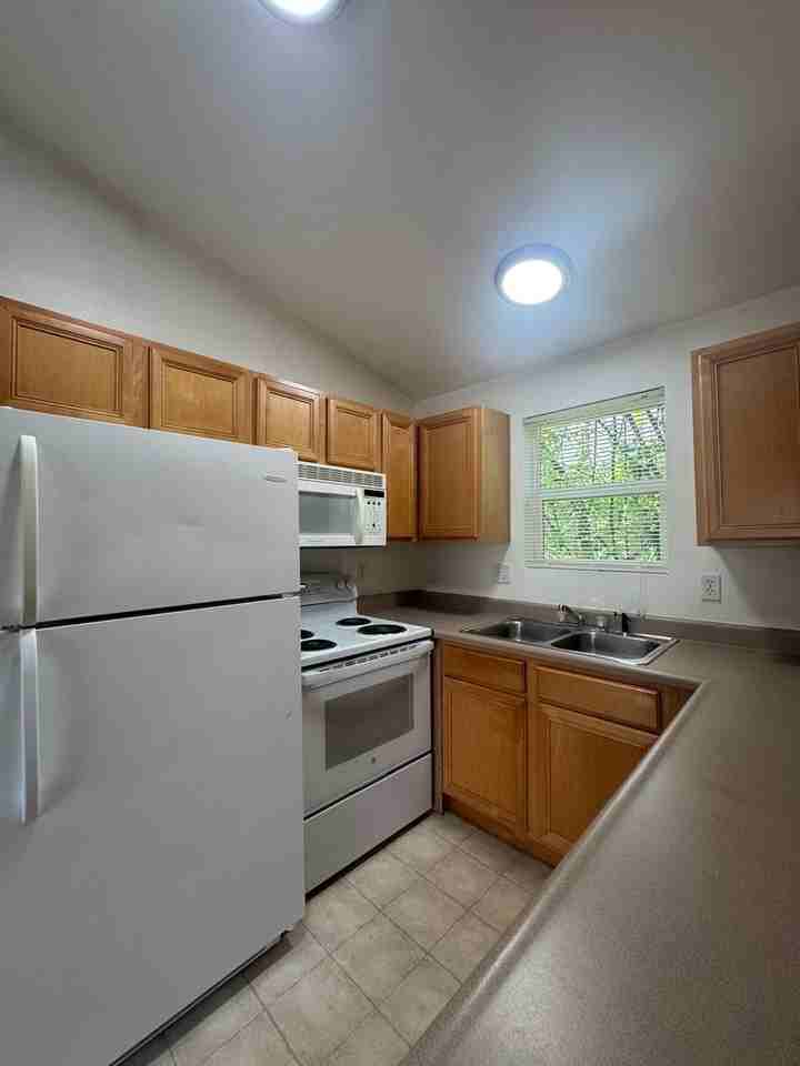 543 Hanover St - Photo 7 of 17