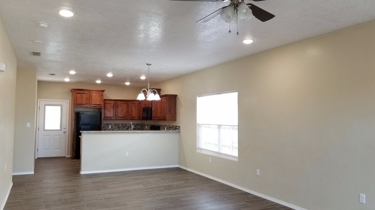 3624 Weston St - Photo 3 of 18