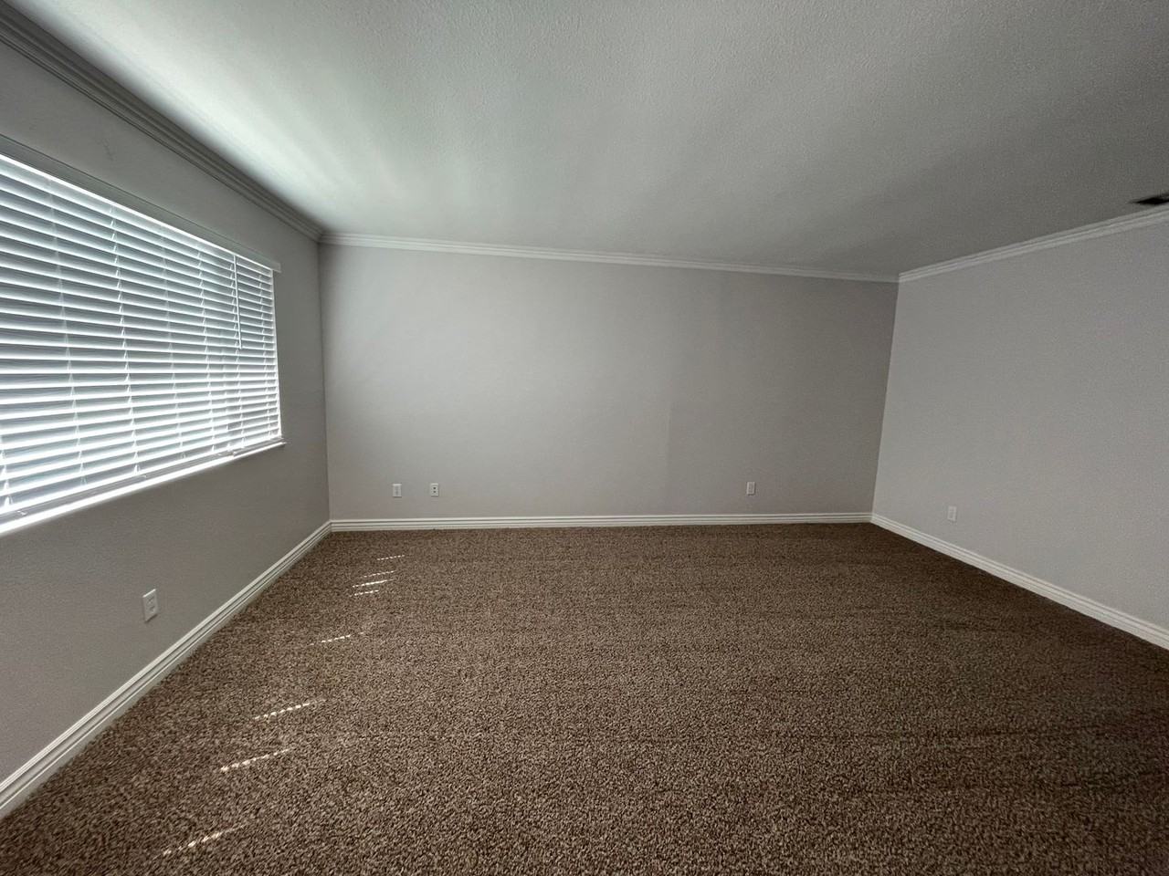 708 S Peggy St - Photo 3 of 32