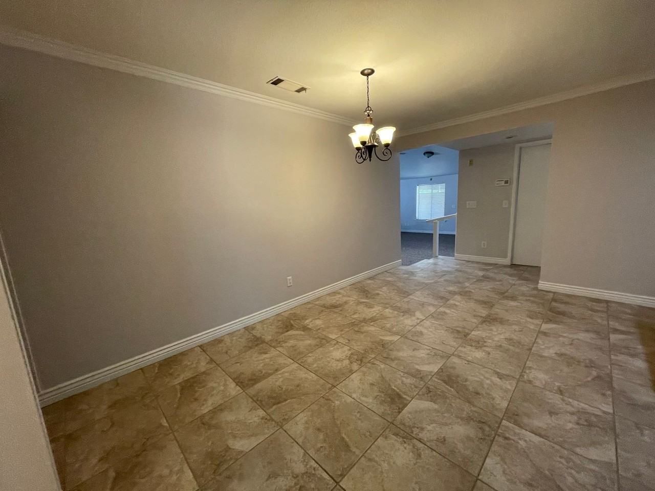 708 S Peggy St - Photo 6 of 32