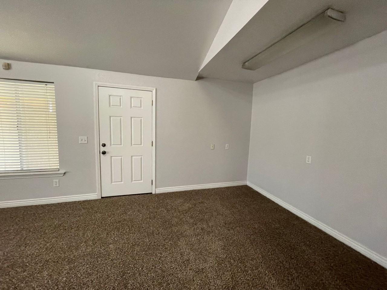 708 S Peggy St - Photo 6 of 32