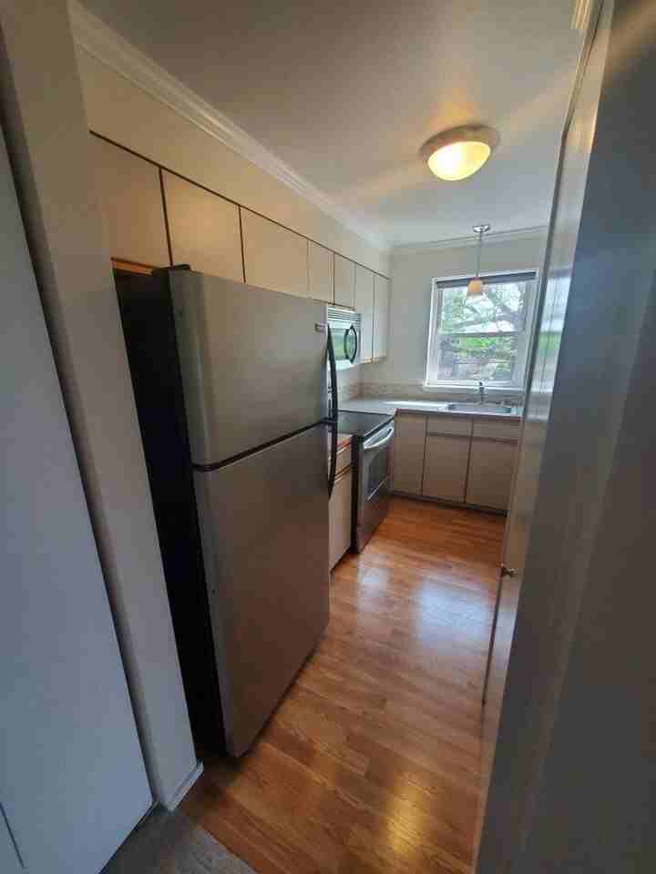 160 Lee St #204 - Photo 5 of 10