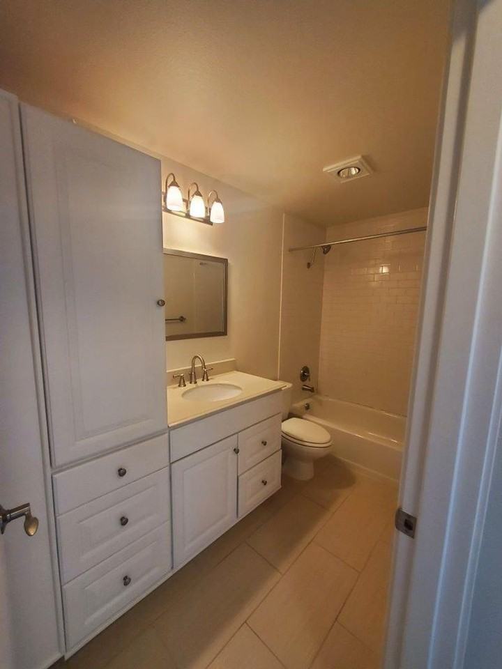 160 Lee St #204 - Photo 6 of 10