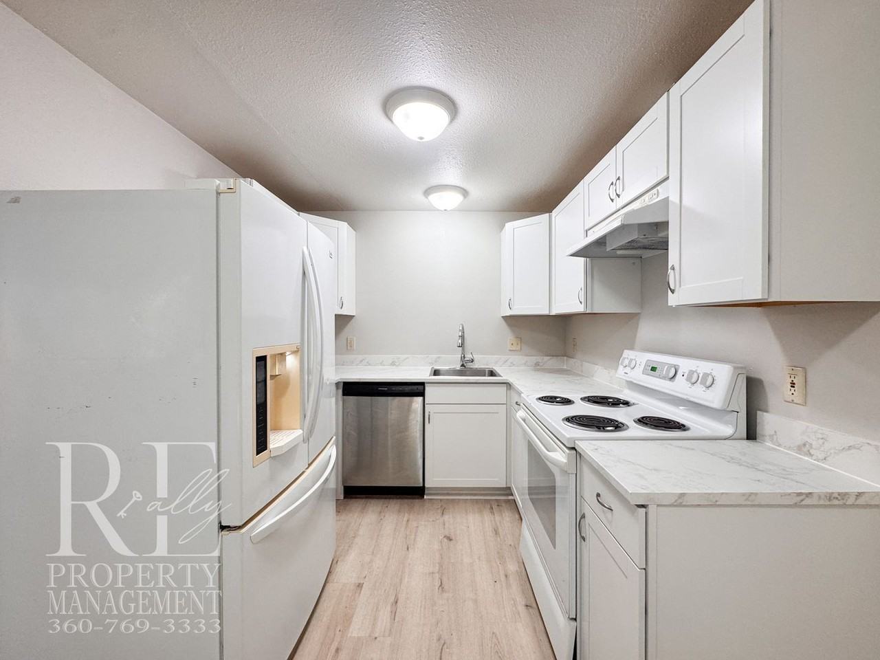 2733 Hefner Ave - Photo 2 of 19