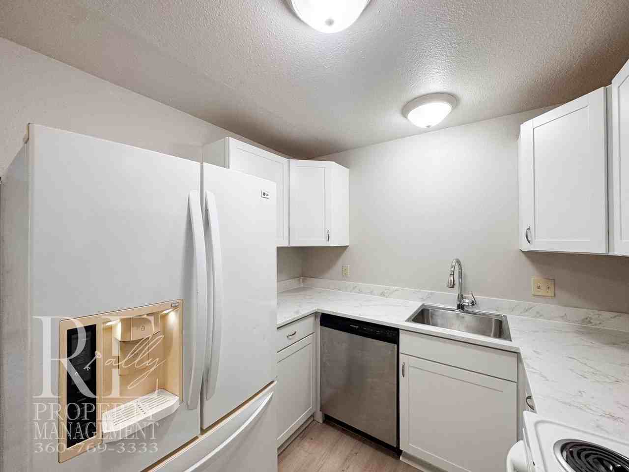 2733 Hefner Ave - Photo 3 of 19