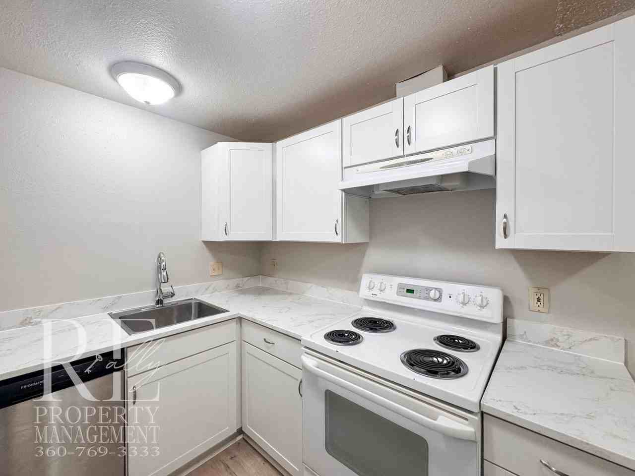 2733 Hefner Ave - Photo 4 of 19