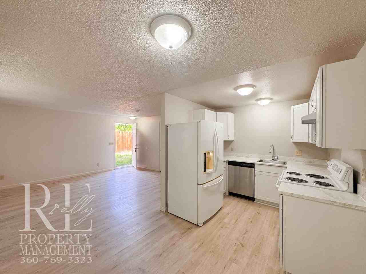 2733 Hefner Ave - Photo 5 of 19