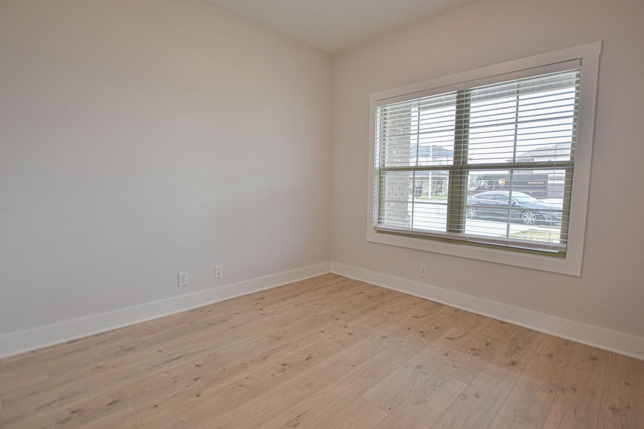 3275 Haymeadow Ln - Photo 3 of 24