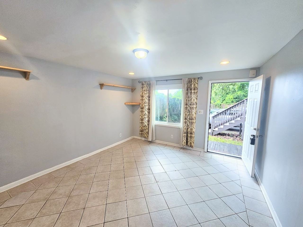 1155 United Ave Se - Photo 4 of 14