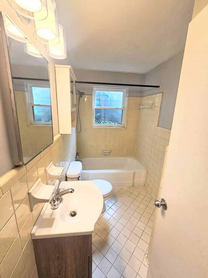 1155 United Ave Se - Photo 7 of 14