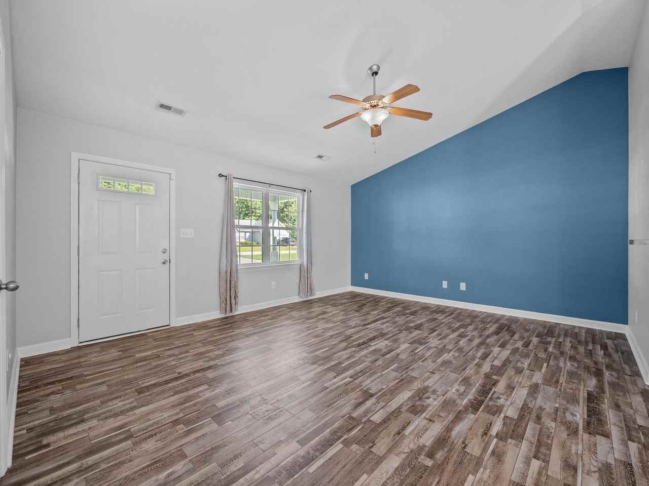 312 Reid Ct N - Photo 2 of 21