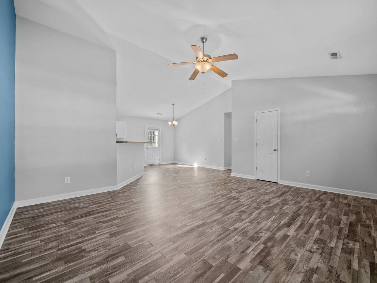 312 Reid Ct N - Photo 3 of 21