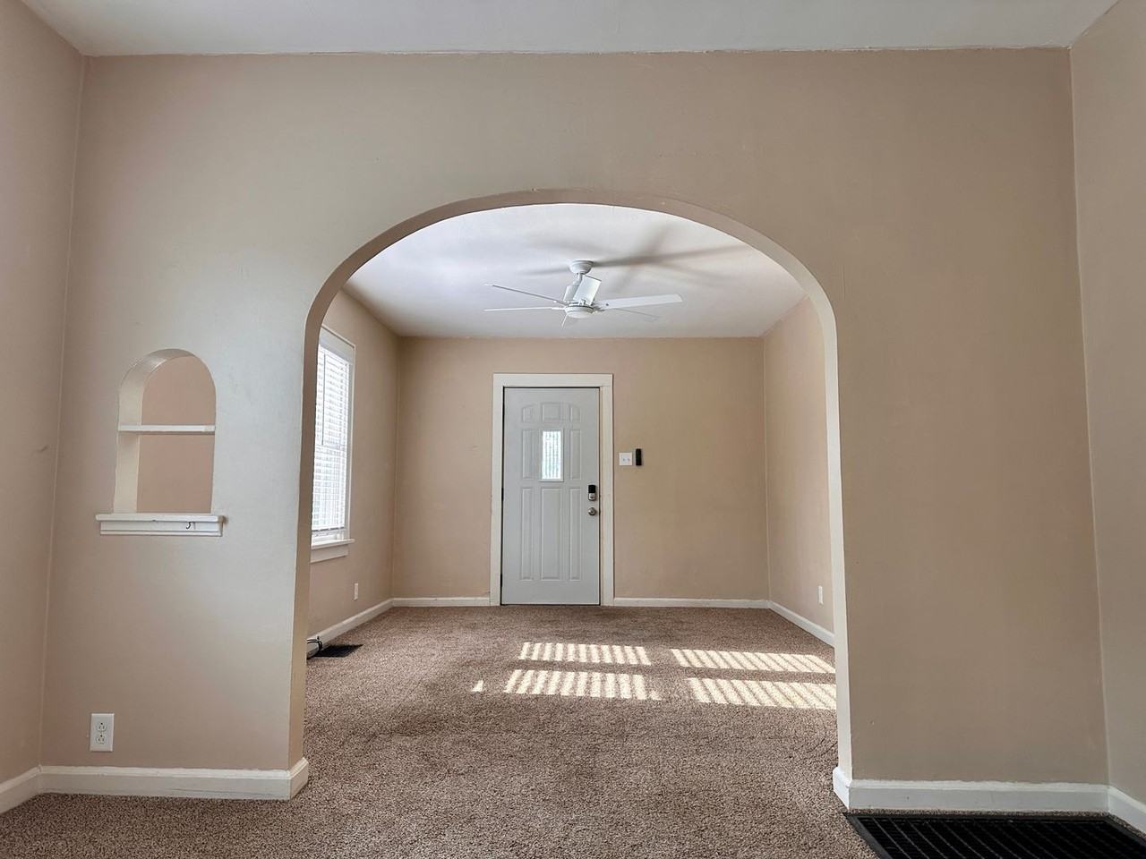 2510 College Ave - Photo 2 of 10