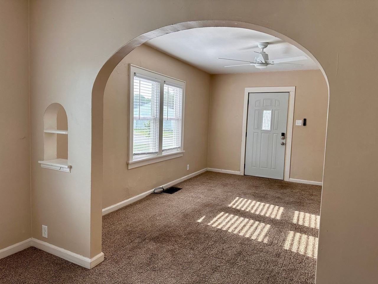 2510 College Ave - Photo 3 of 10