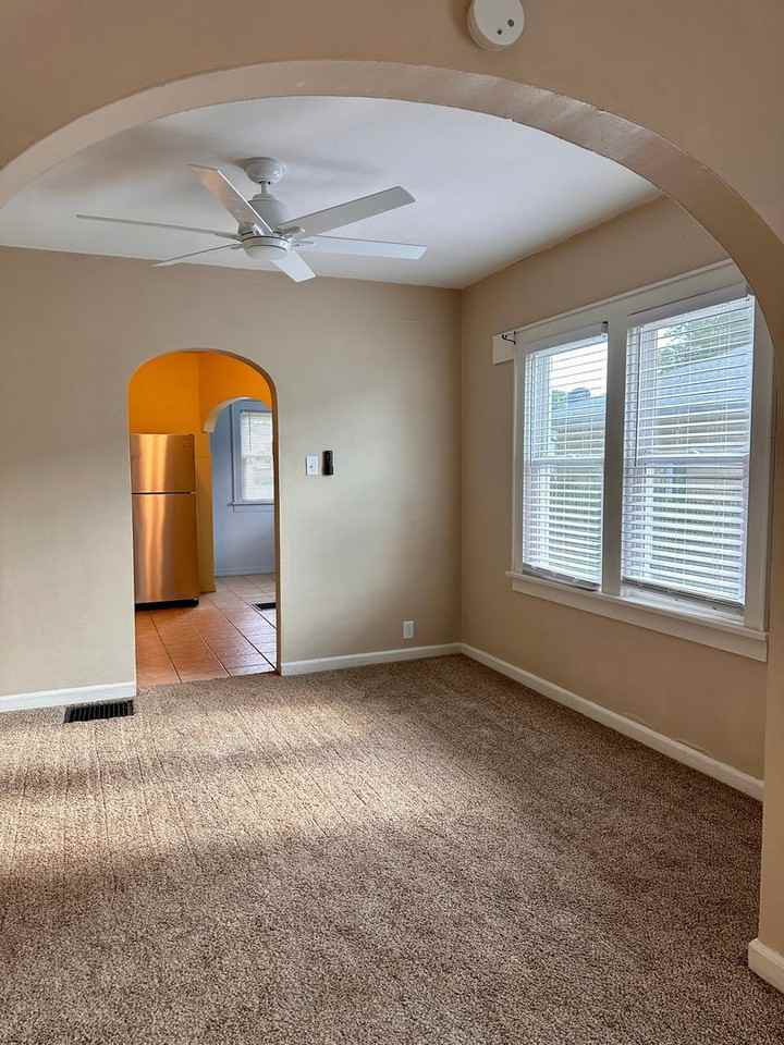 2510 College Ave - Photo 4 of 10