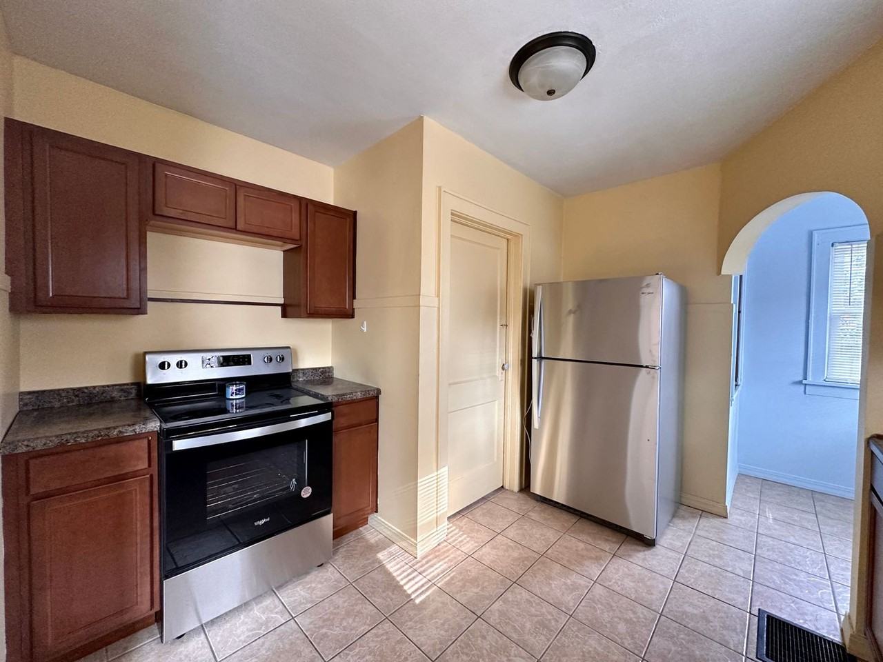 2510 College Ave - Photo 5 of 10
