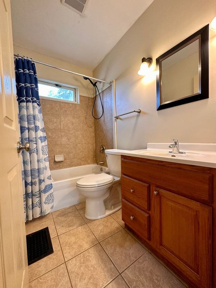 2510 College Ave - Photo 7 of 10
