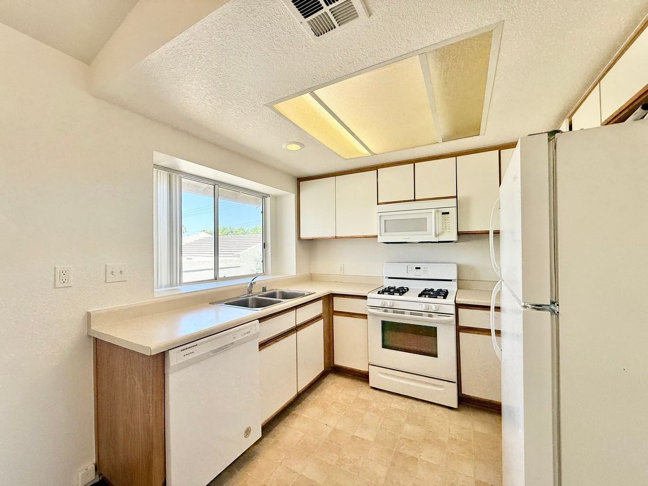 79540 Avenue 42 #B - Photo 3 of 23