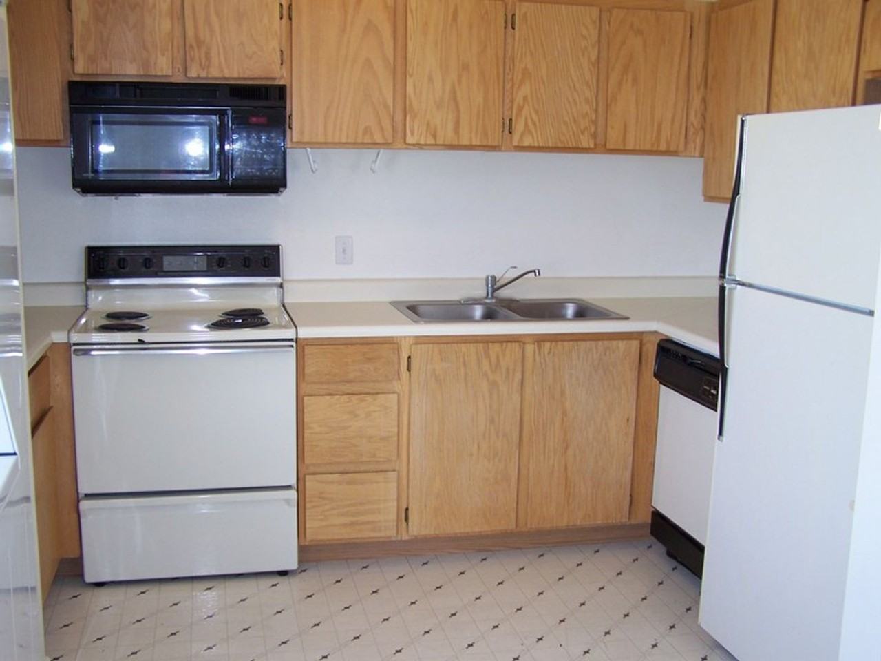 1123 W 425 S - Photo 2 of 10