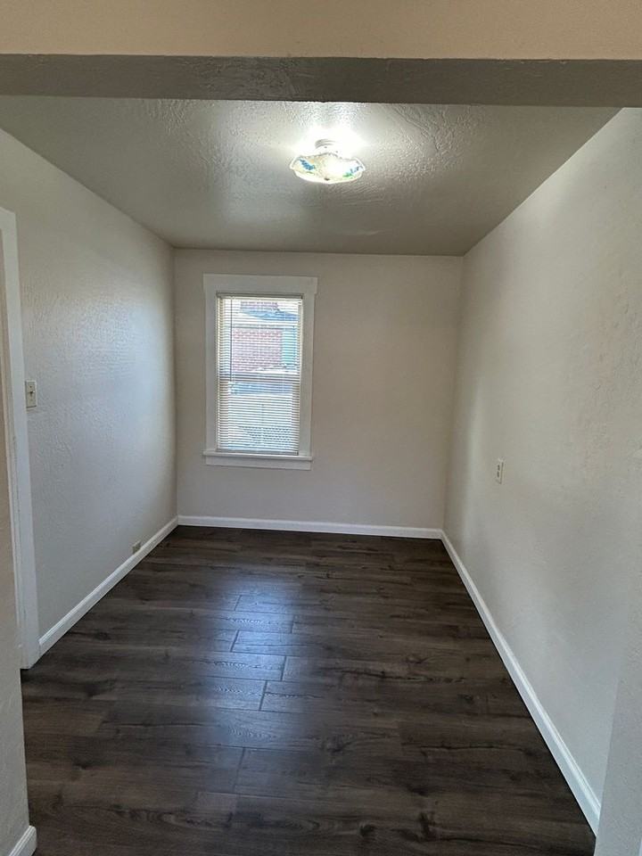 203 Sw 6th Ave - Photo 4 of 10