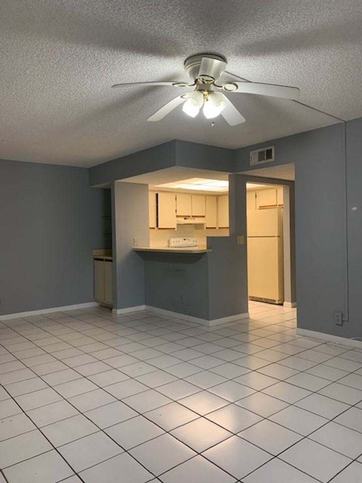 1565 Se Royal Green Cir - Photo 3 of 9